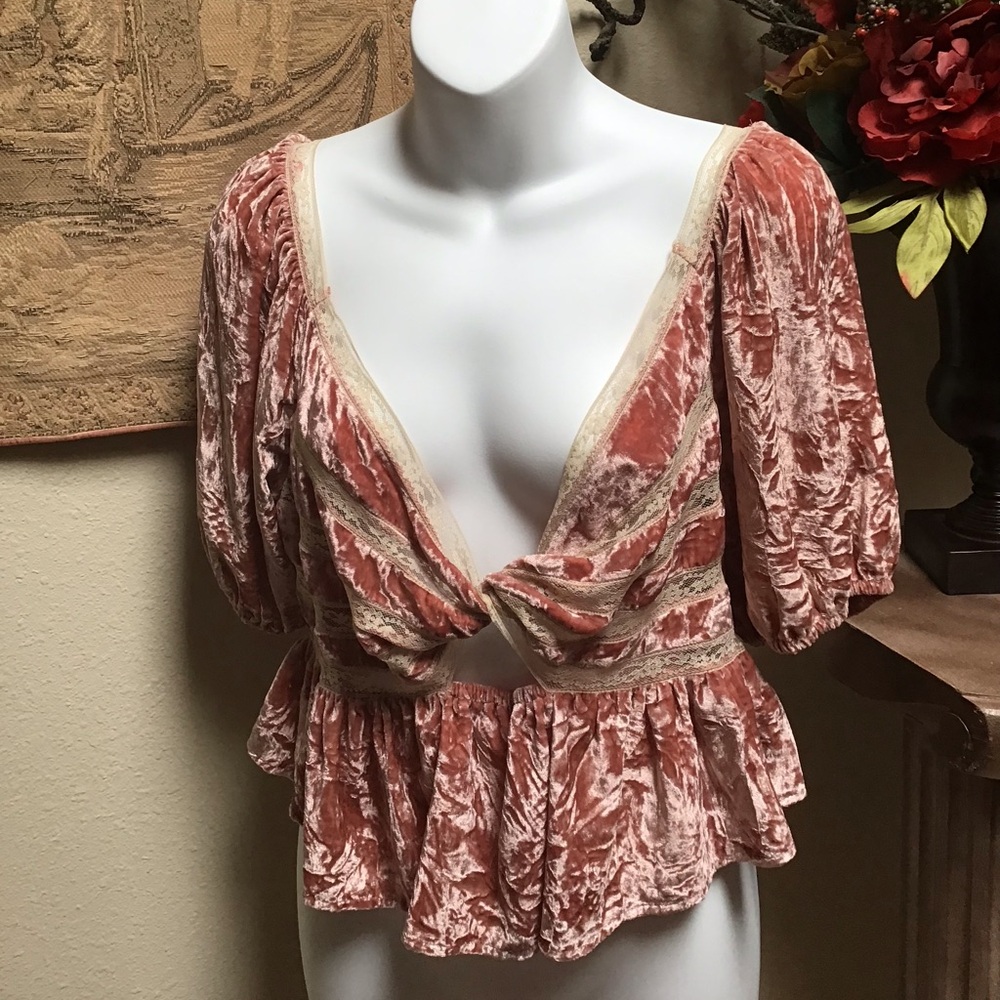 FREE PEOPLE velvet & lace blouse, puffy sleeve, low neckline, fleshy-pink